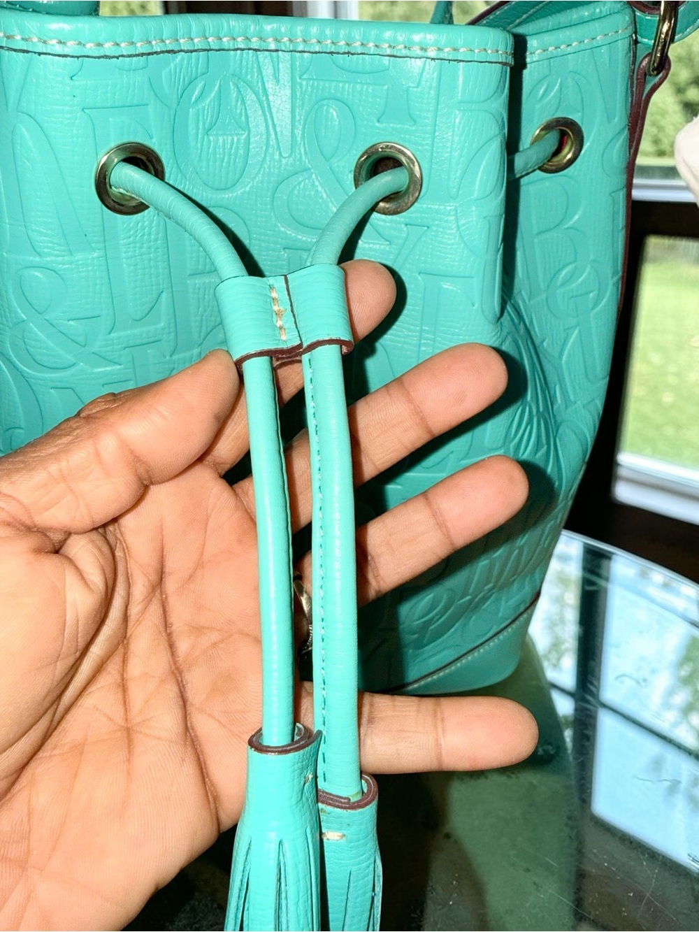 RARE Dooney & Bourke EUC Turquoise Retro Embossed Leather Drawstring Bucket Bag - Picture 4 of 15